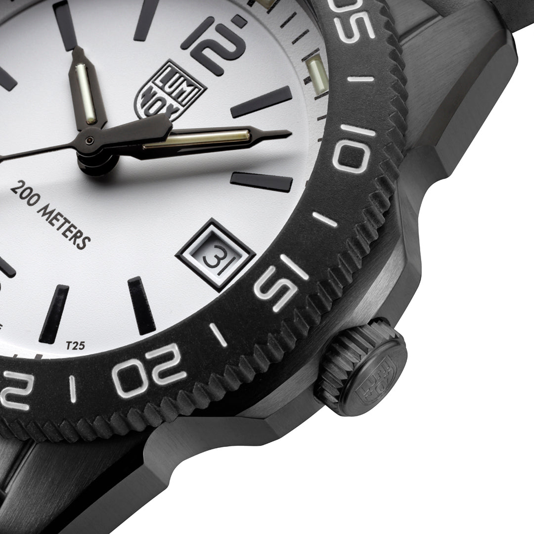 Pacific Diver, 39MM - White Dial