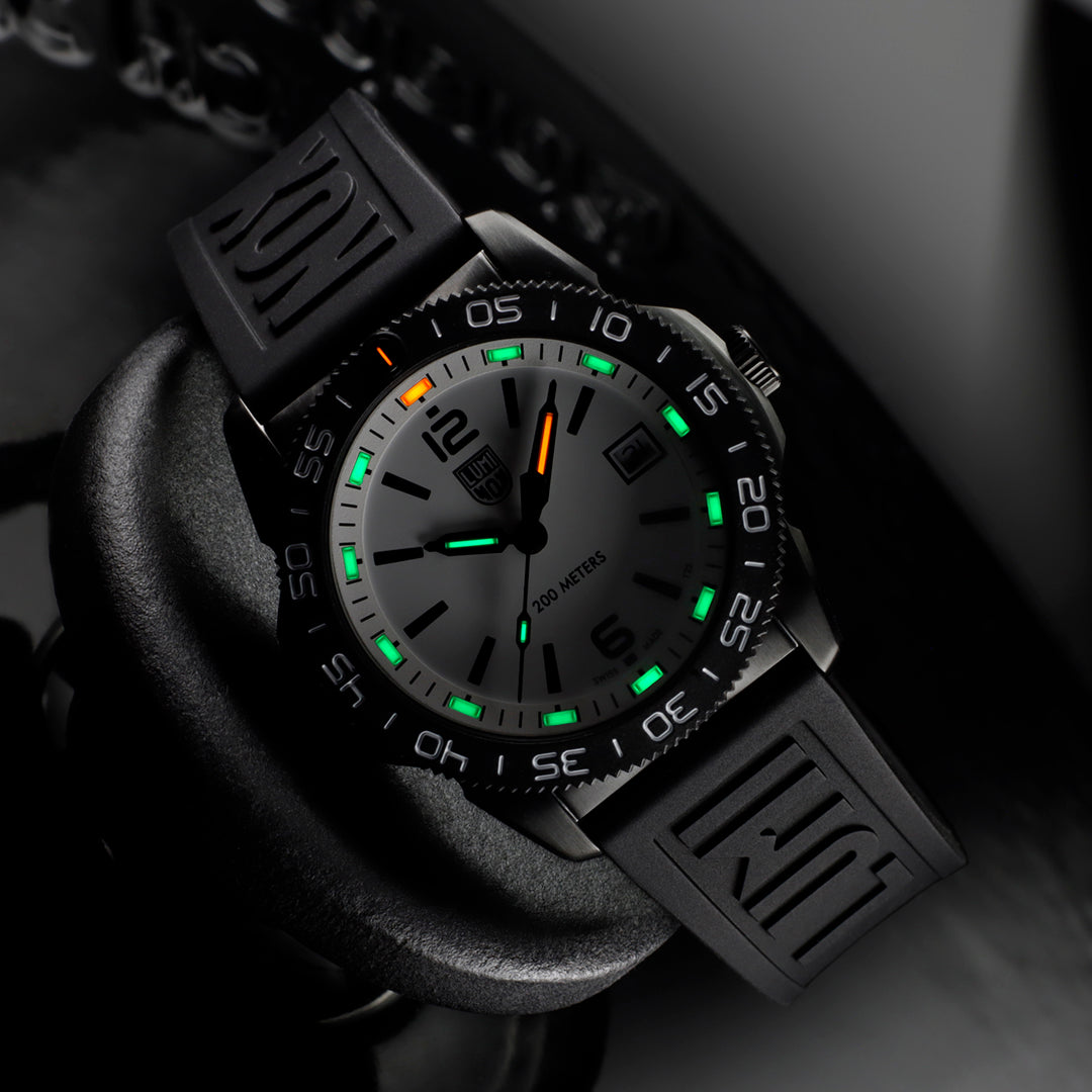 Pacific Diver, 39MM - White Dial
