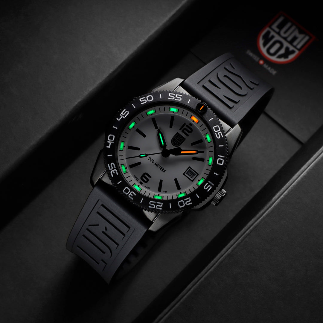Pacific Diver, 39MM - White Dial