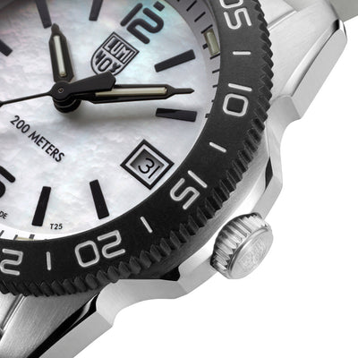 Pacific Diver, 39MM - Mother of Pearl Dial