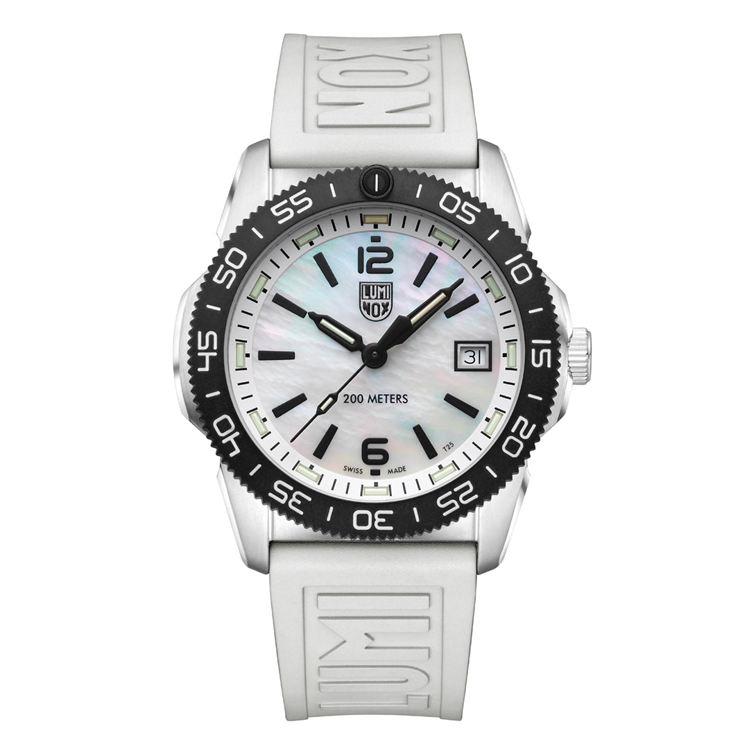 Pacific Diver, 39MM - Mother of Pearl Dial