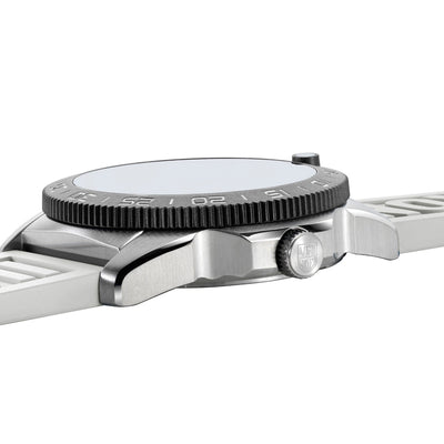 Pacific Diver, 39MM - Mother of Pearl Dial