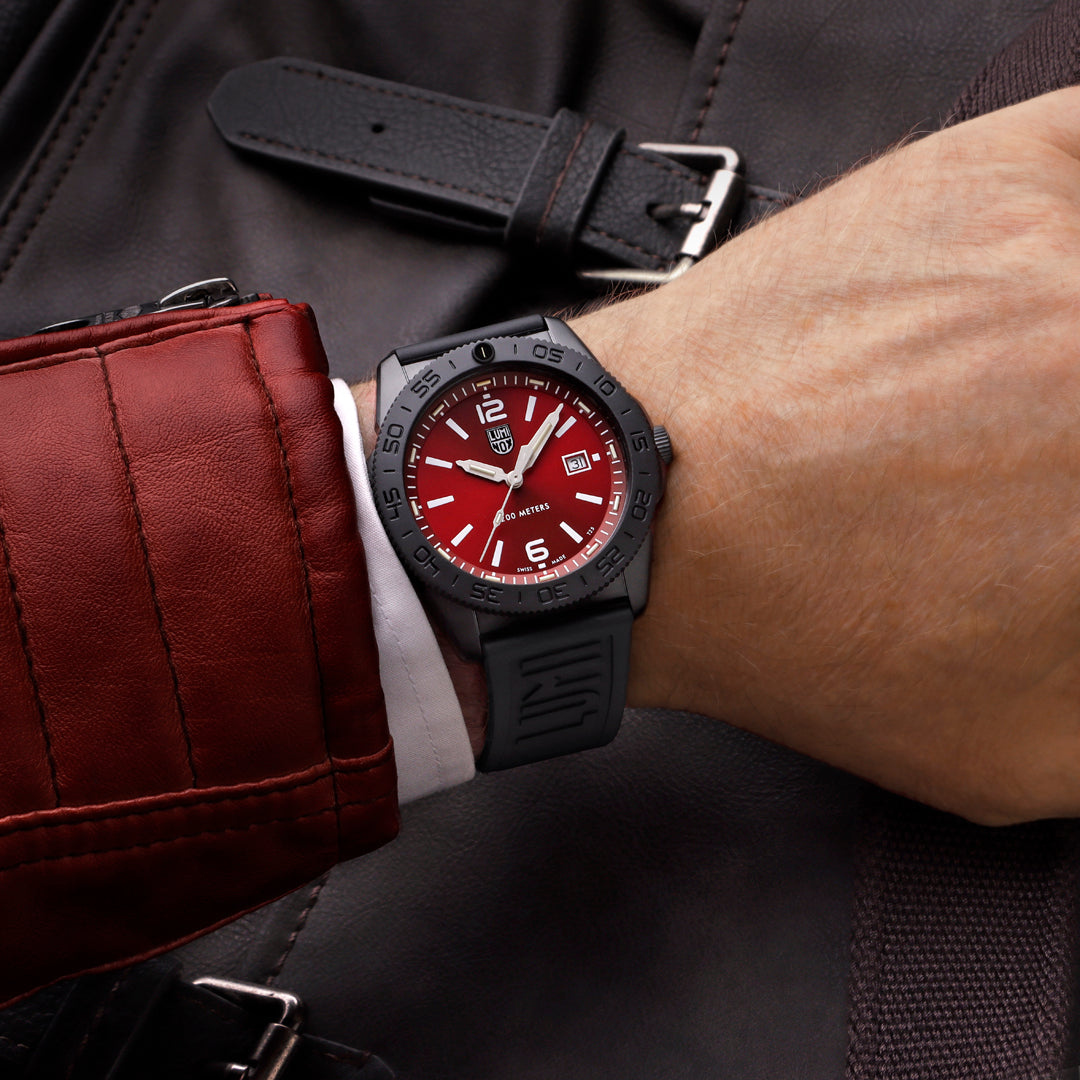 Pacific Diver, 44MM - Red Dial