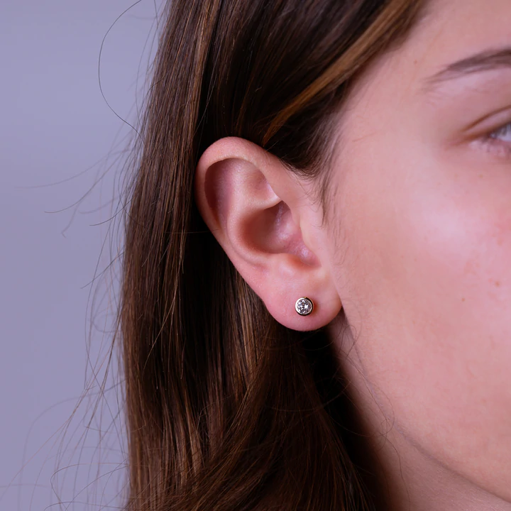 Boucles d'oreilles de la collection Hemsleys, serties de diamants ronds 14k