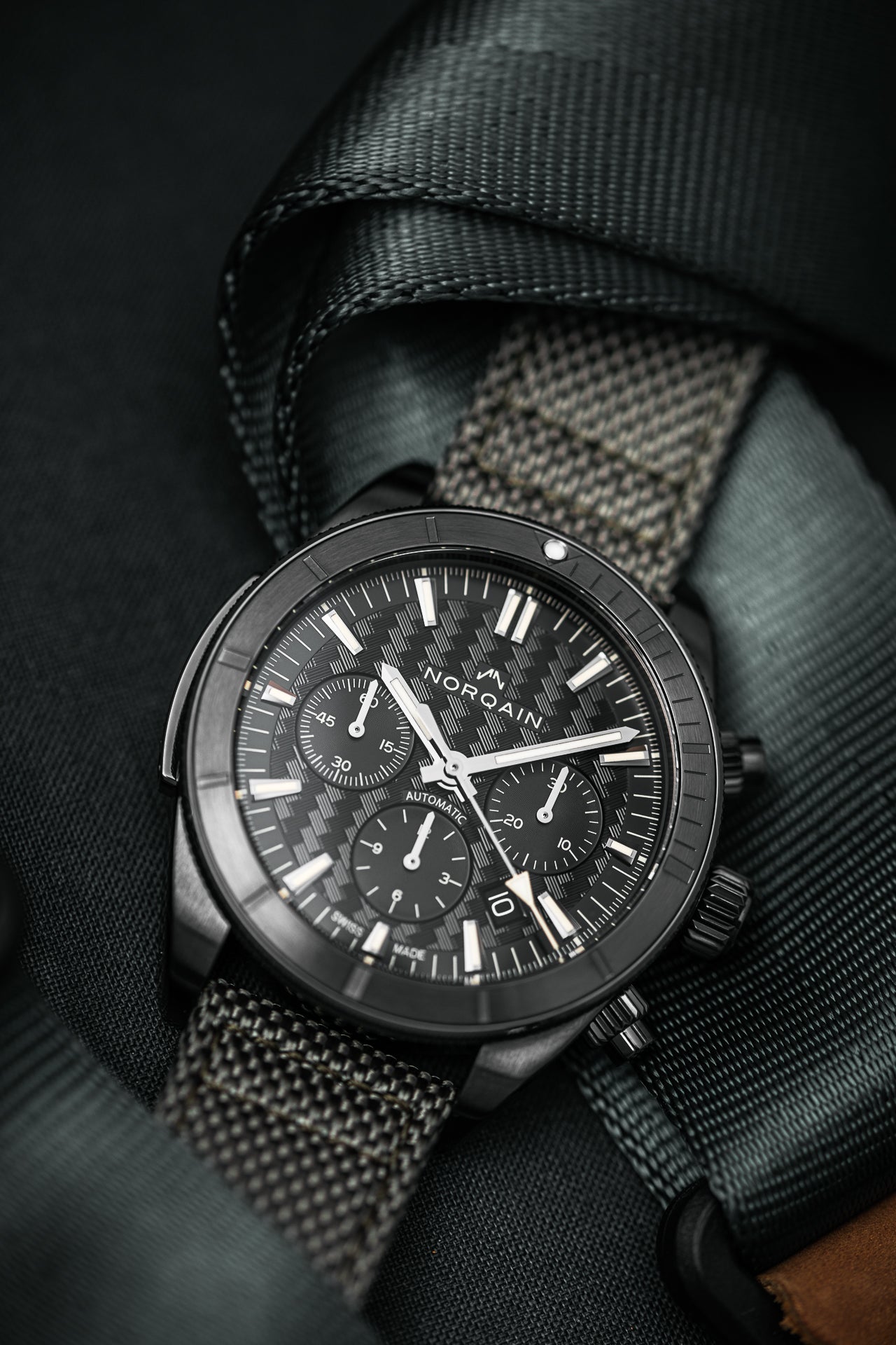 Norqain Adventure Sport Chrono Auto (cadran noir / 44mm / boîtier DLC)