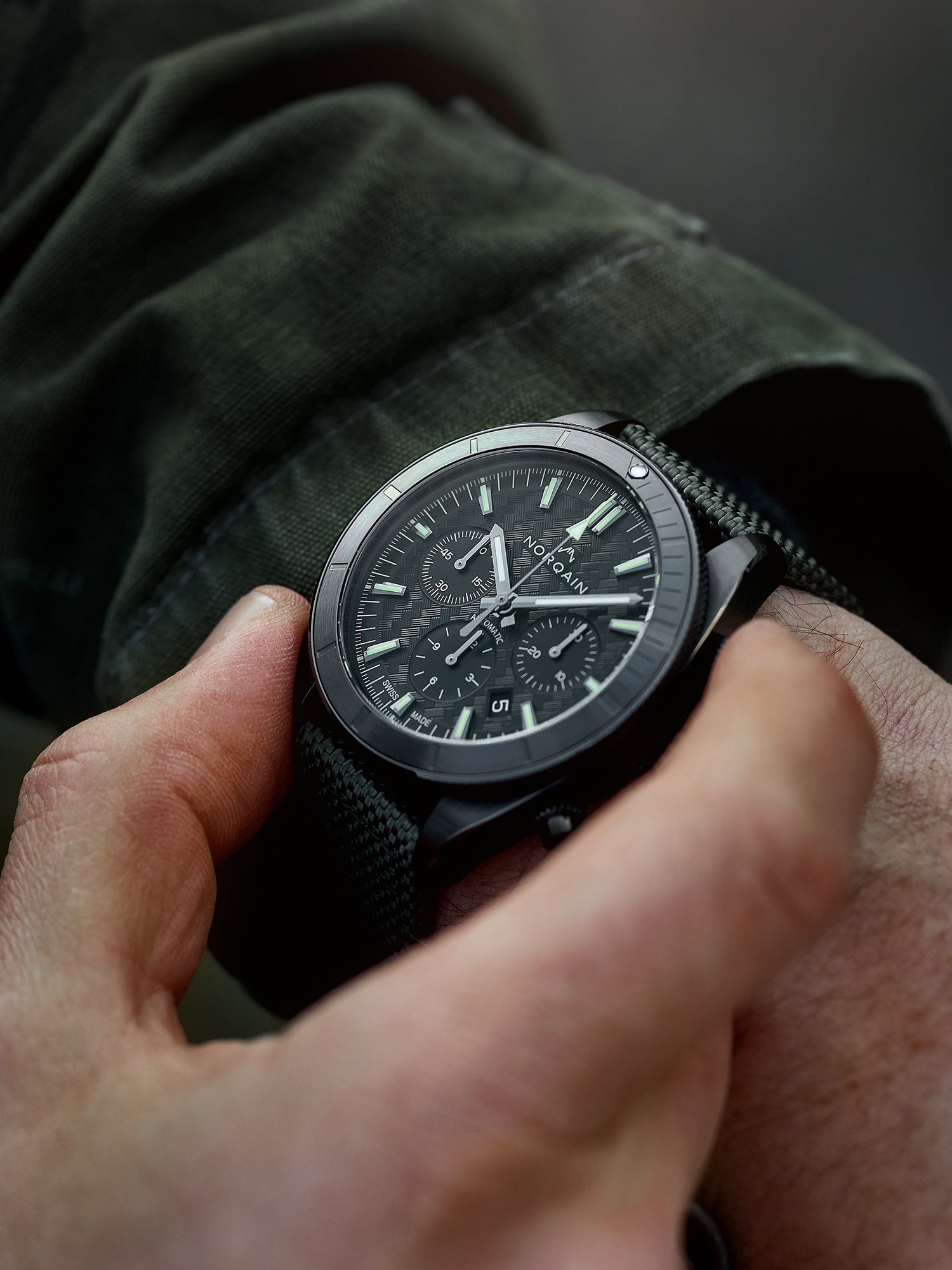 Norqain Adventure Sport Chrono Auto (cadran noir / 44mm / boîtier DLC)