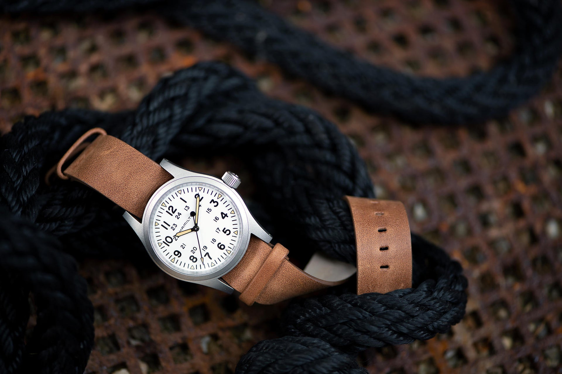 Hamilton Khaki Field Mechanical (cadran blanc / 38mm / brun OTAN)