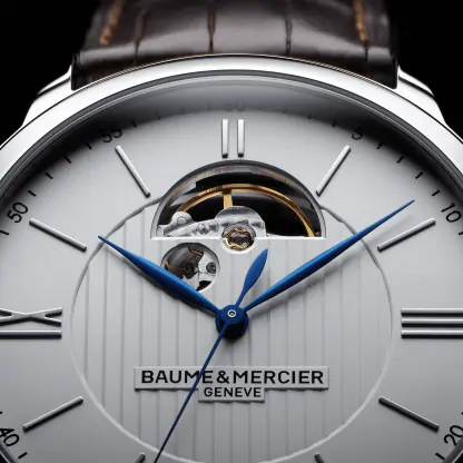 Baume Et Mercier Classima Automatic (cadran argent / 42mm / balancier ouvert)