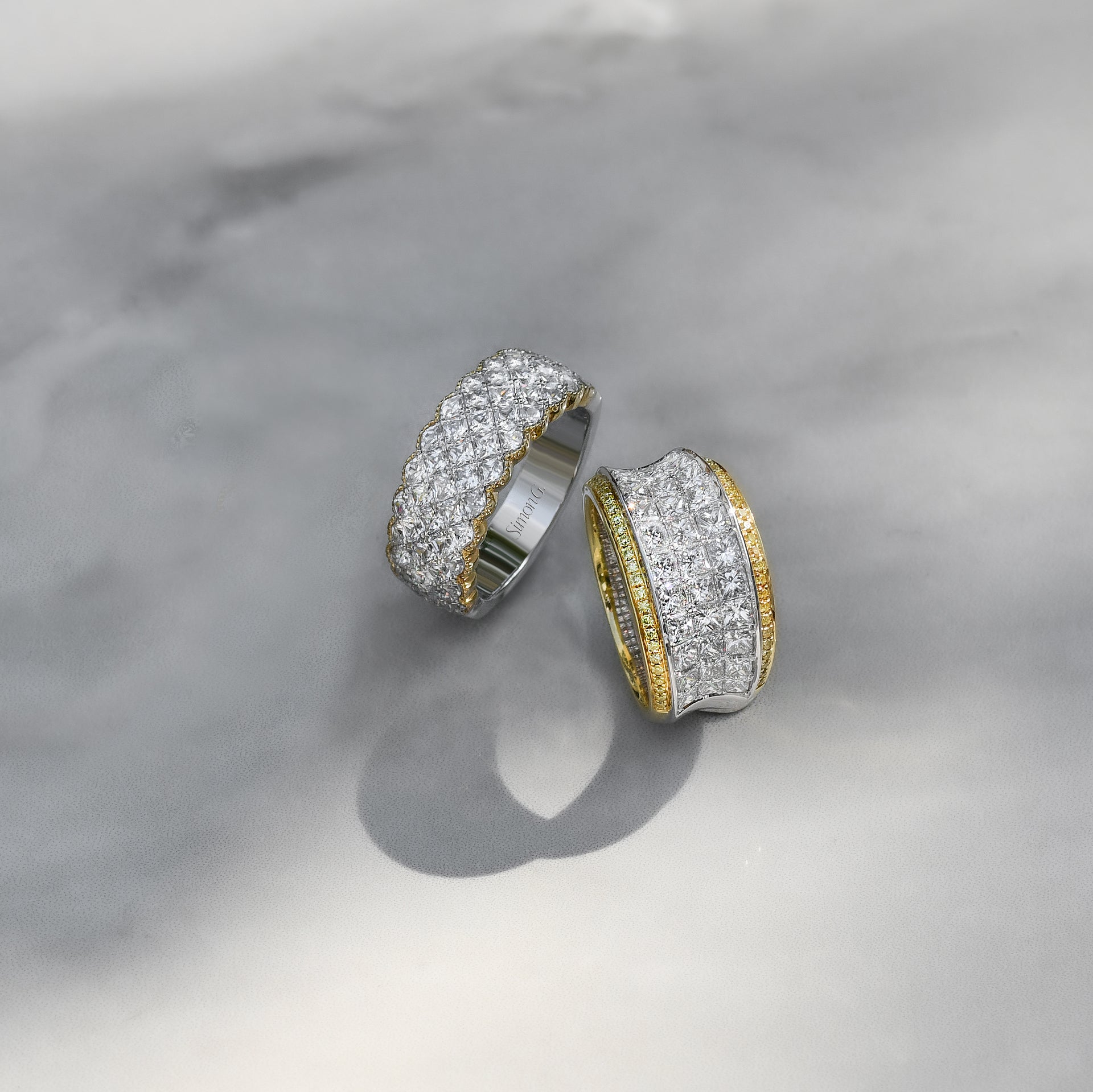 Bague main droite Simon G 18K à cinq rangs de diamants